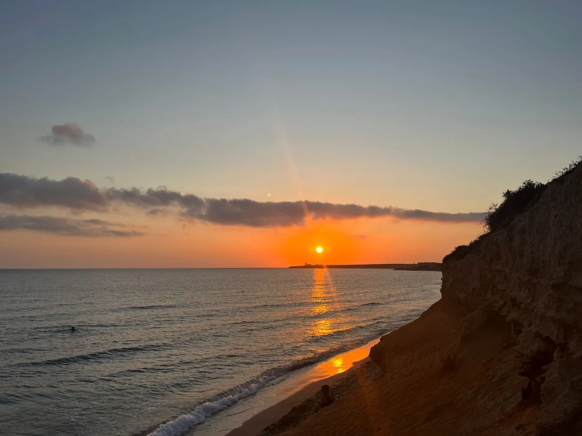 Tramonto suggestivo sulla spiaggia di San Giovanni di Sinis